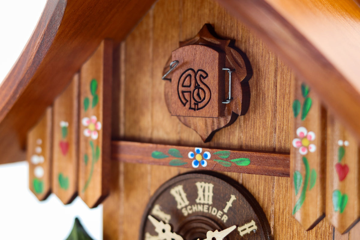 Anton Schneider 7063/10 Flower Cottage cuckoo clock, detail view