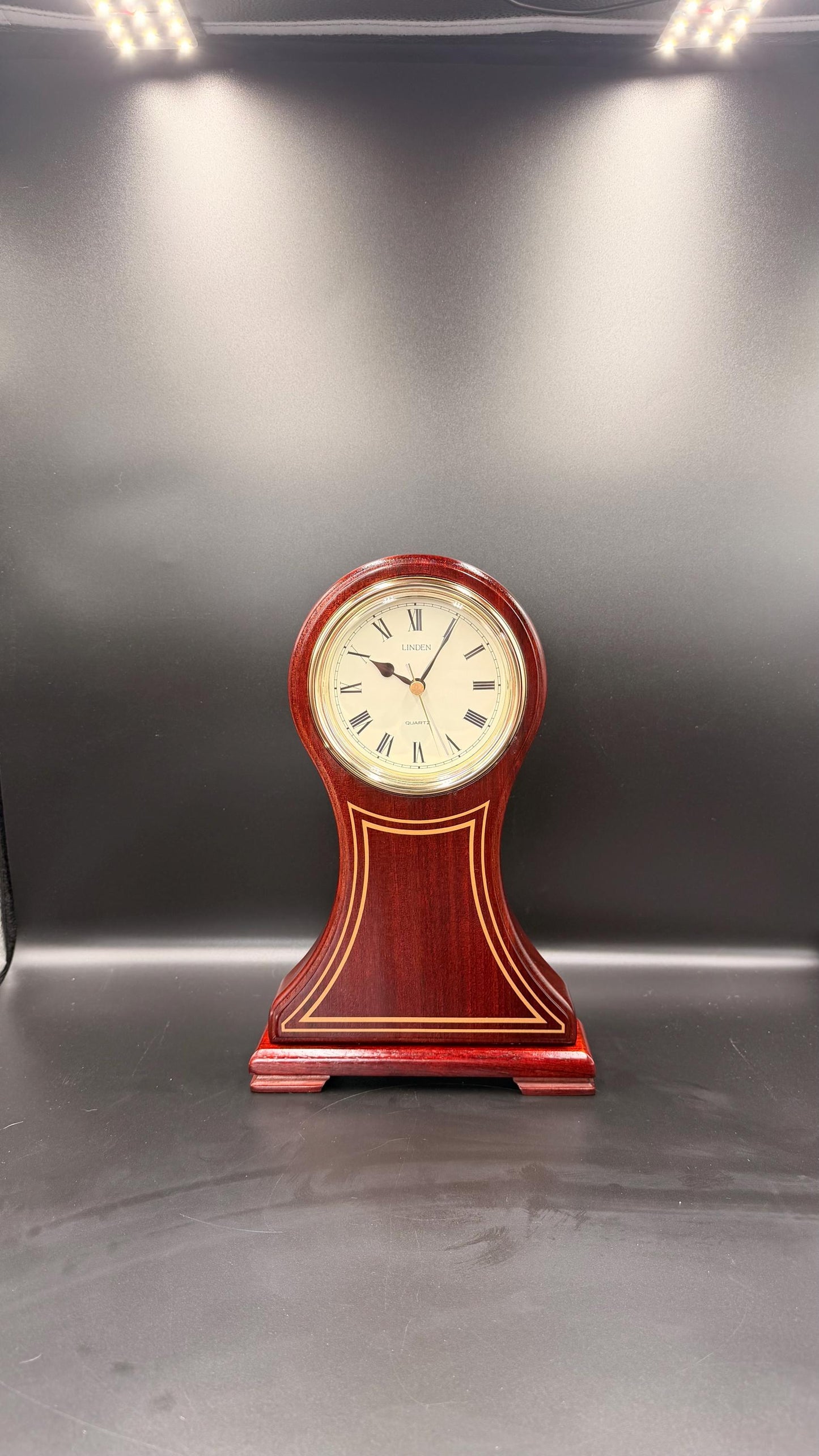 Linden Mahogany Mantel Clock – Elegant Roman Dial – Pristine Condition