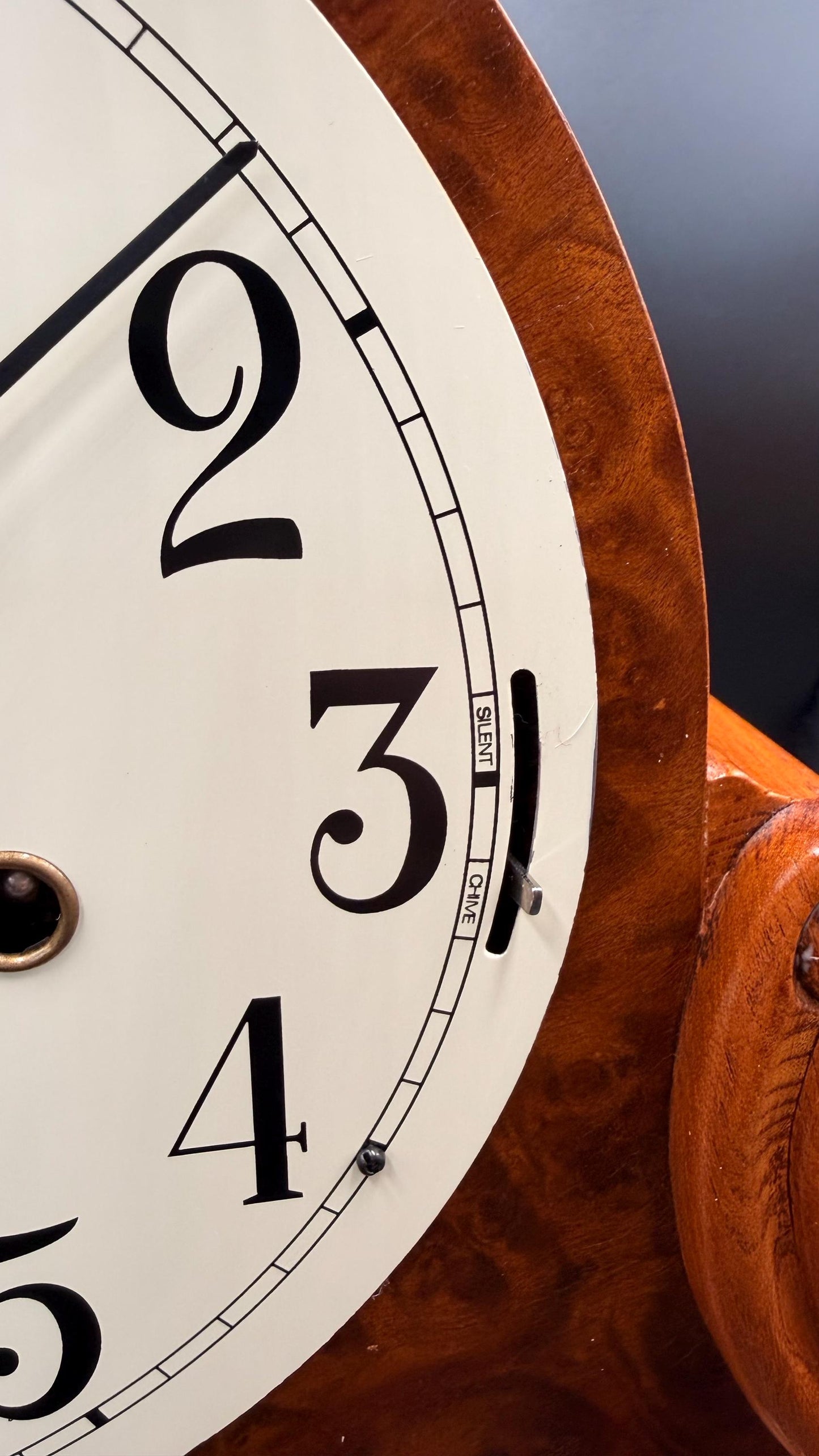 Howard Miller Hadley 78th Anniversary Edition - Burl Wood Mantel Clock – Kieninger Westminster Chime