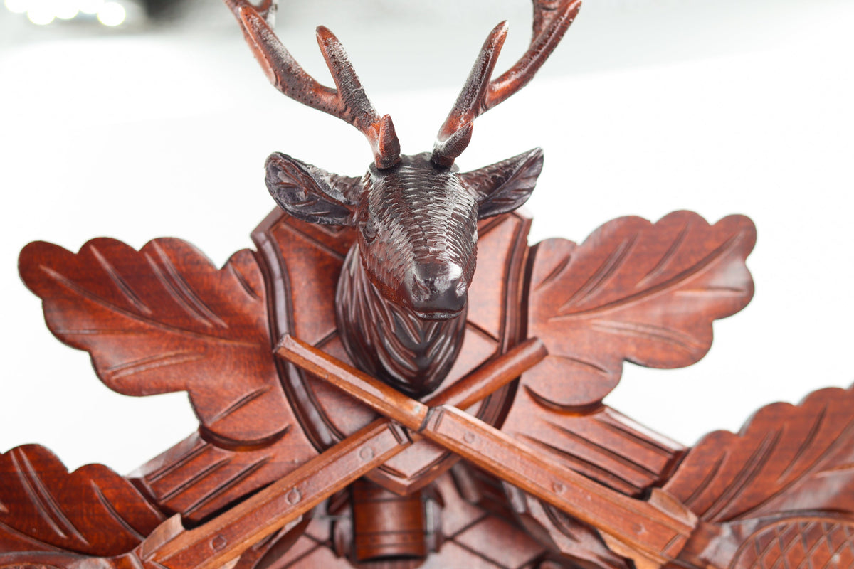Anton Schneider 8TMT 275/9 Cervus Regalis cuckoo clock, detail view