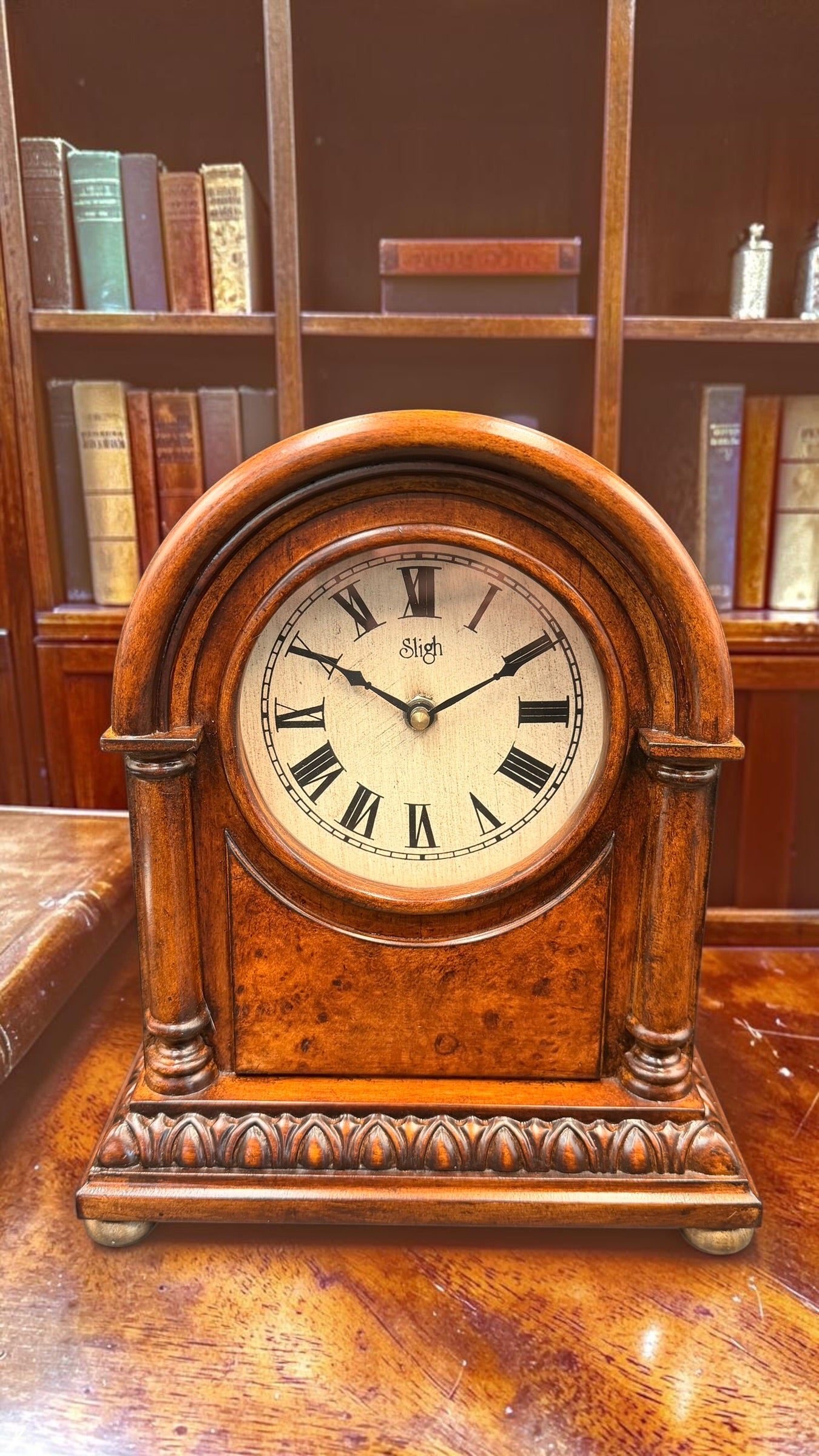 Vintage Sligh Quartz Mantel Clock – Arched Wood Case with Burl-Style Front & Brass Ball Feet