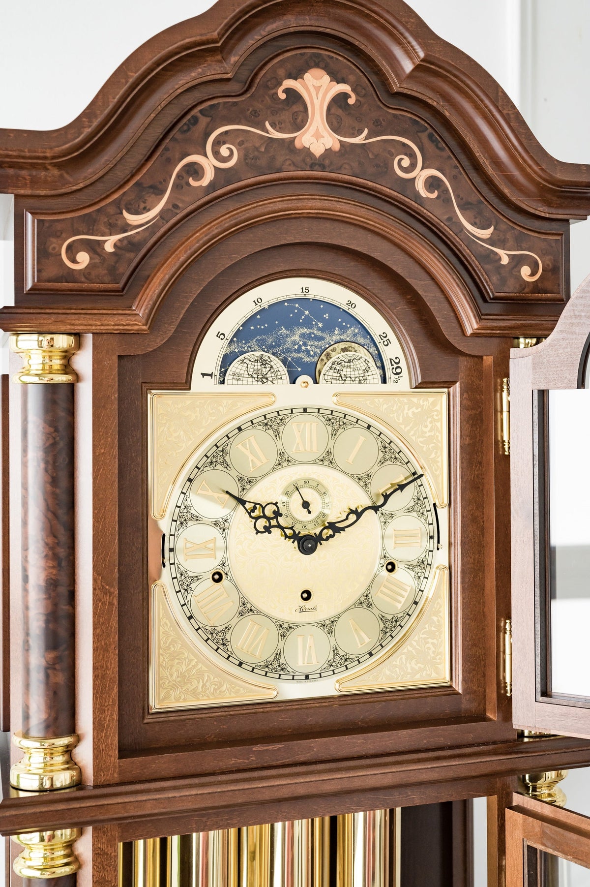 Hermle Biltmore case detail