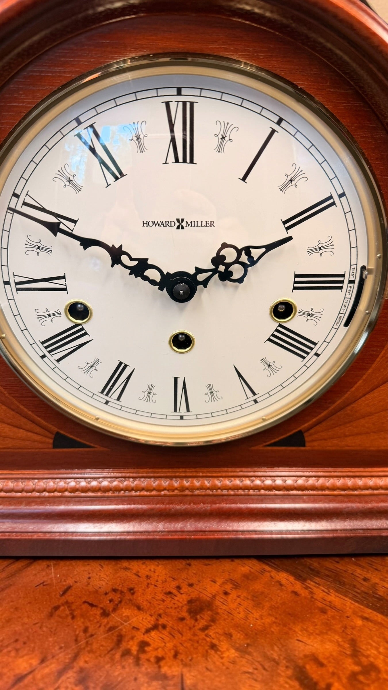 Howard Miller Downing Mantel Clock – Kieninger Triple Chime, Key Wound, Inlaid Wood Case
