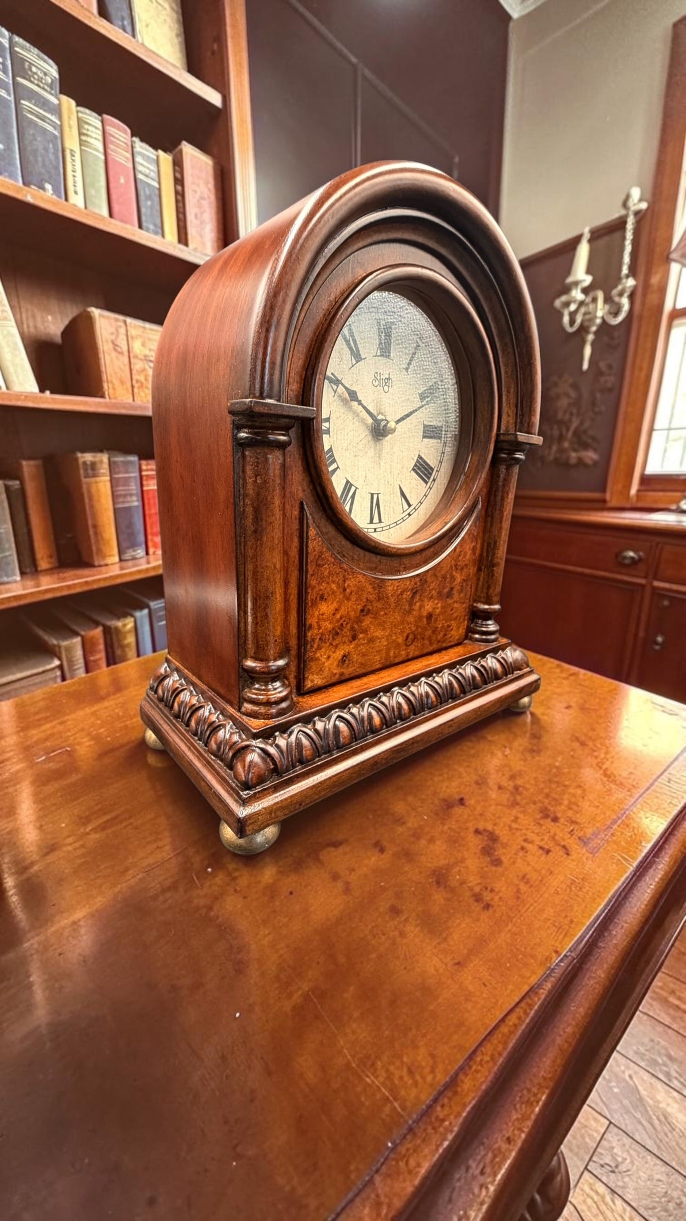 Vintage Sligh Quartz Mantel Clock – Arched Wood Case with Burl-Style Front & Brass Ball Feet