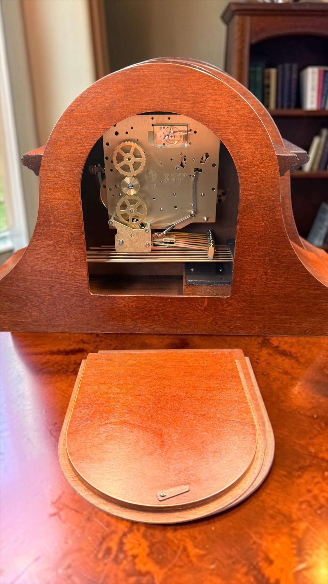 Howard Miller Downing Mantel Clock – Kieninger Triple Chime, Key Wound, Inlaid Wood Case