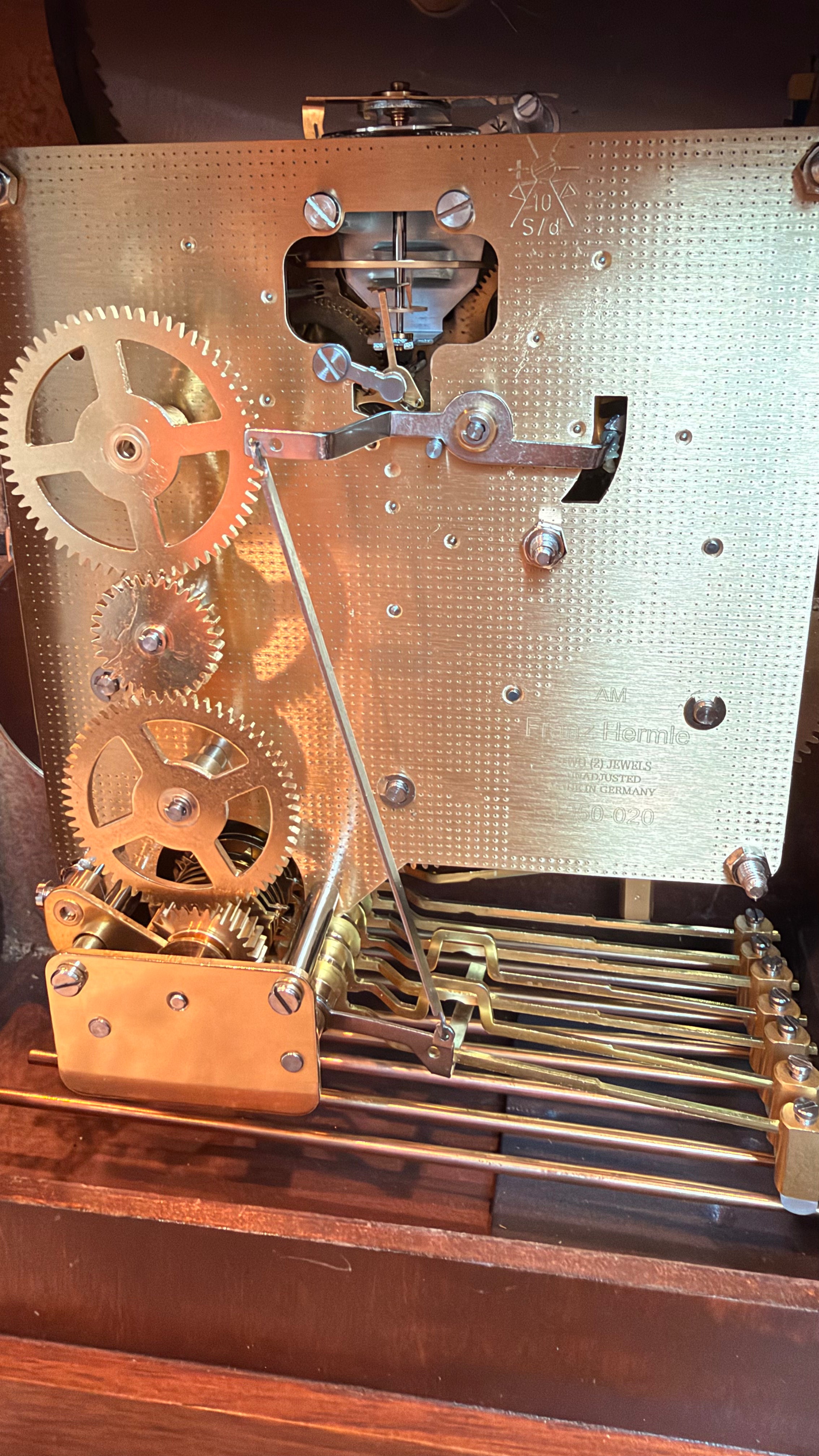 Hamilton Triple-Chime Moon Dial Mantel Clock – detail view 14