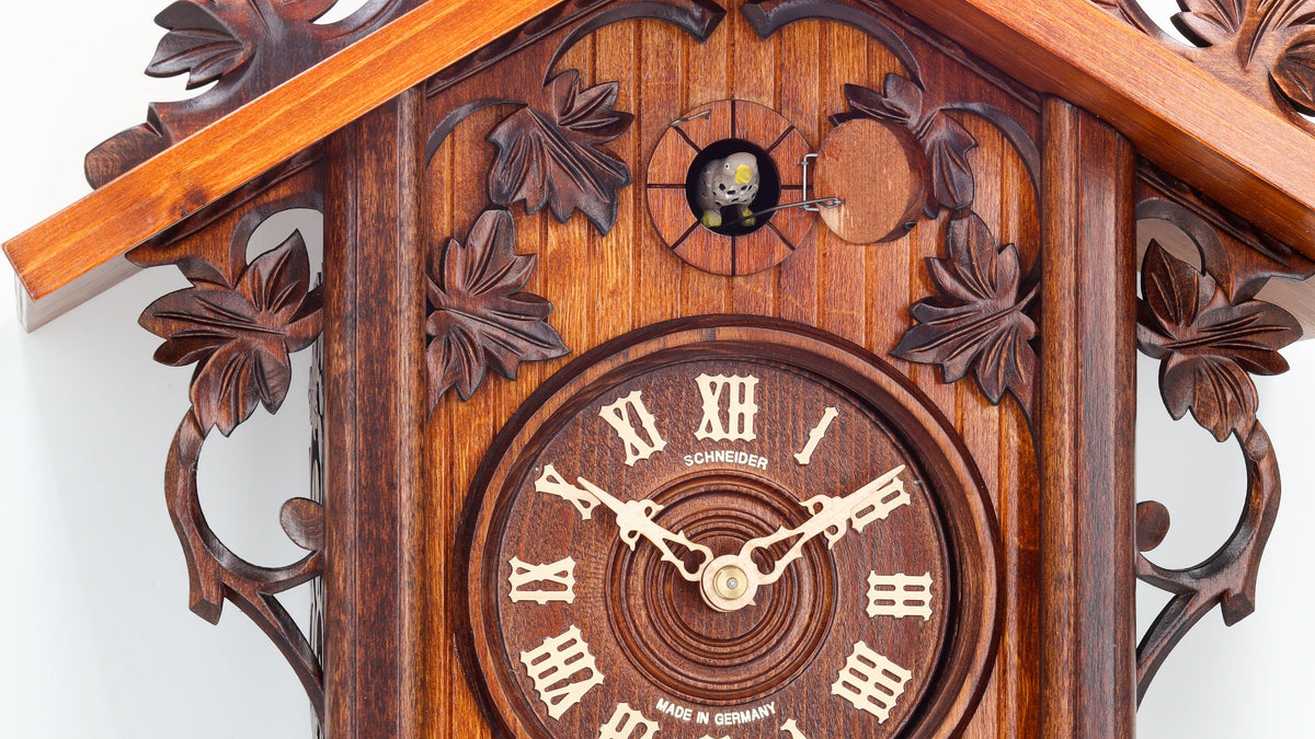 Anton Schneider 8TMT 540/9 Bahnhäusle 1885 cuckoo clock, additional view