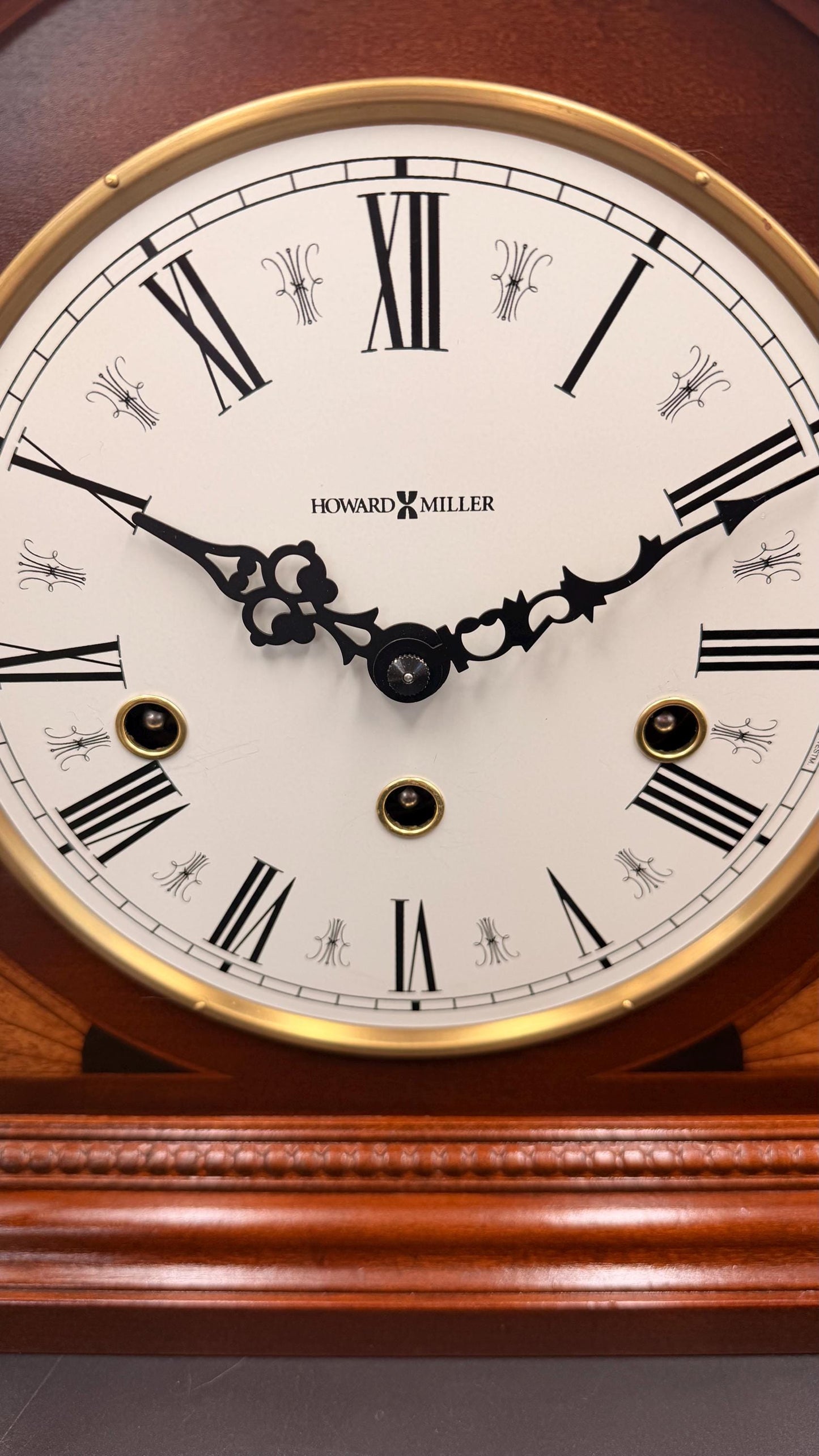Howard Miller Downing Mantel Clock – Kieninger Triple Chime, Key Wound, Inlaid Wood Case