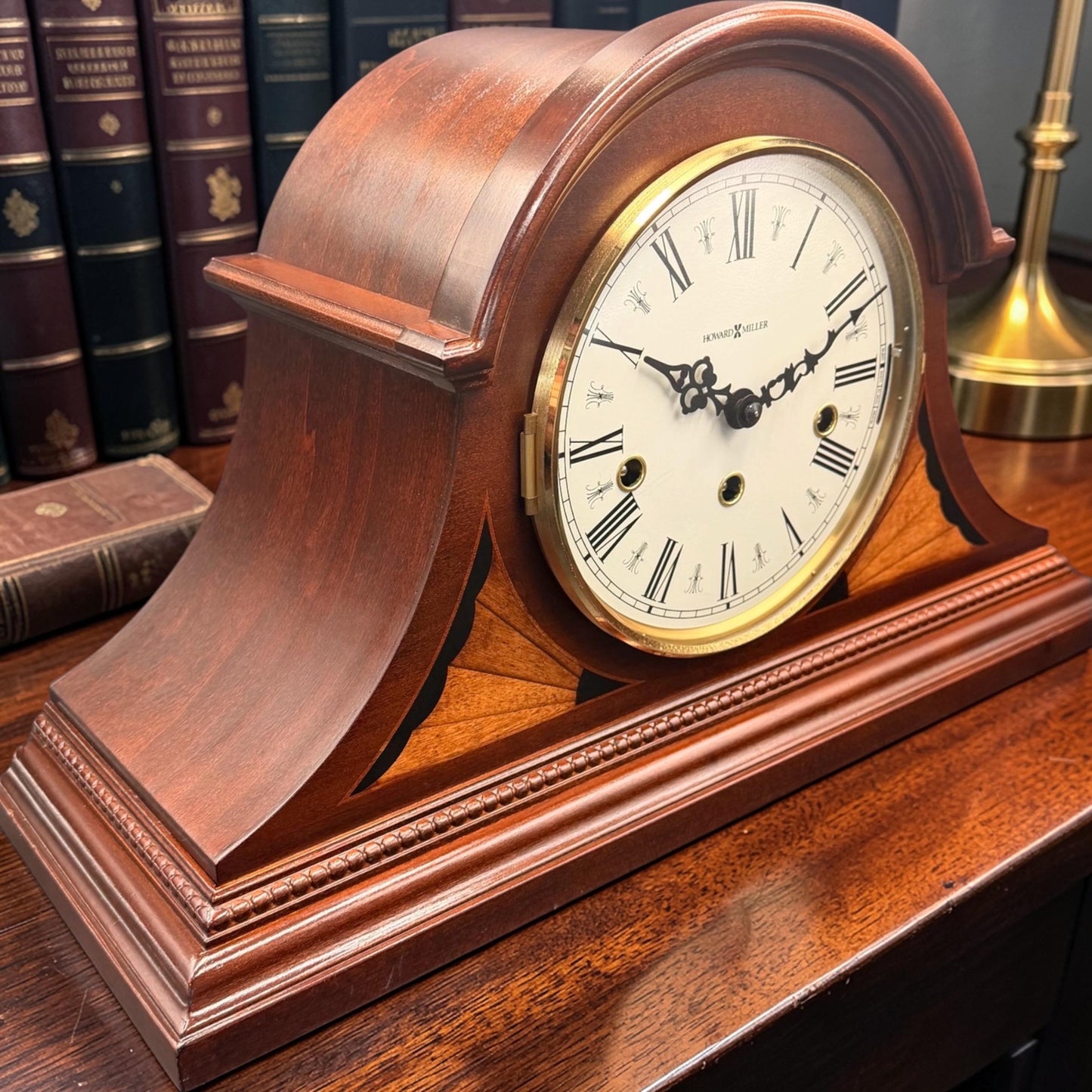 Howard Miller Downing Mantel Clock – Kieninger Triple Chime, Key Wound, Inlaid Wood Case