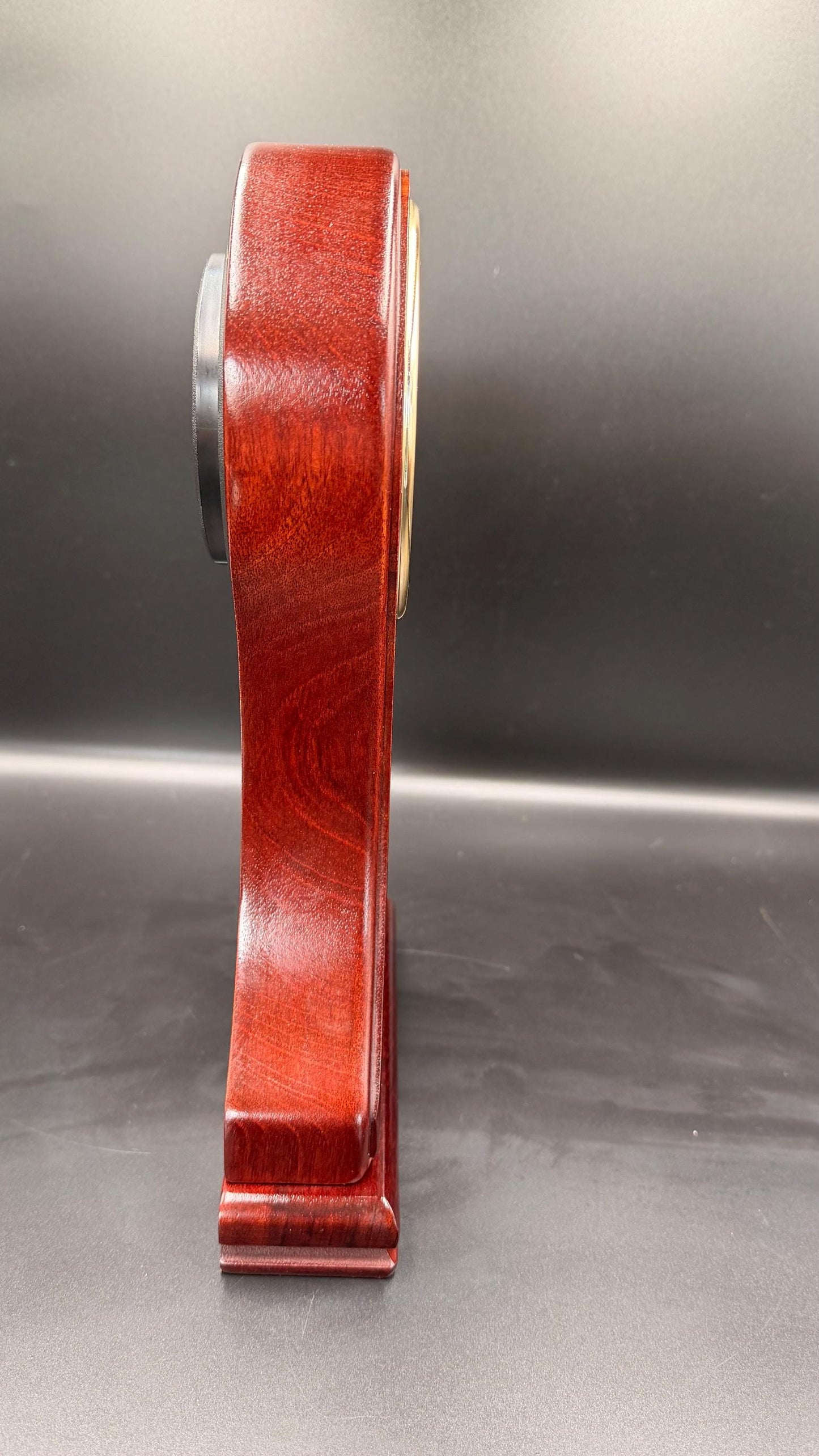 Linden Mahogany Mantel Clock – Elegant Roman Dial – Pristine Condition