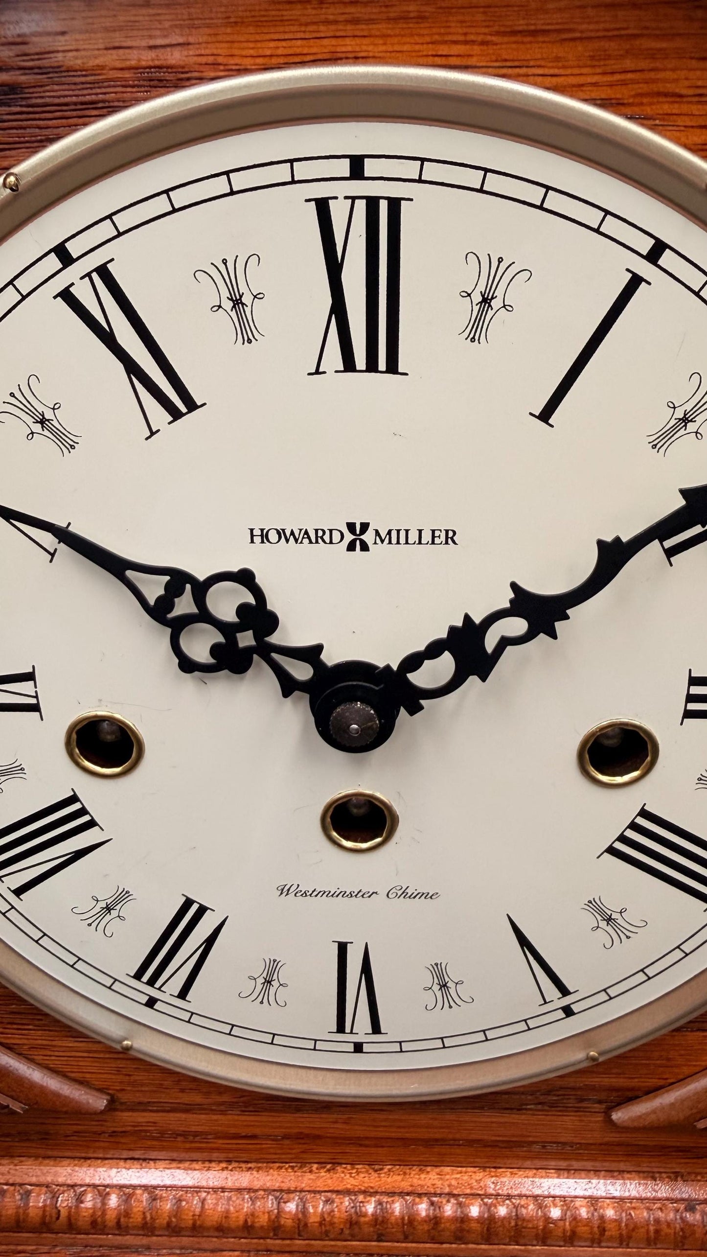Howard Miller Worthington 613-102 Mantel Clock Kieninger Westminster Chime Key Wound Oak Burl Inlay
