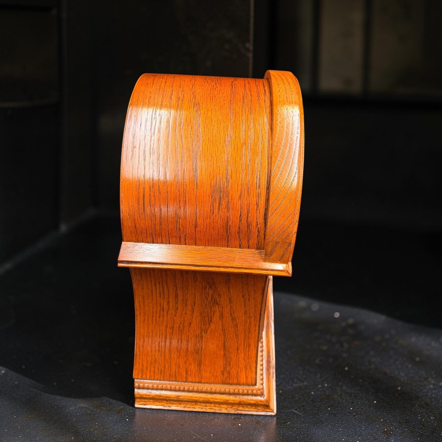 Howard Miller Worthington 613-102 Mantel Clock Kieninger Westminster Chime Key Wound Oak Burl Inlay