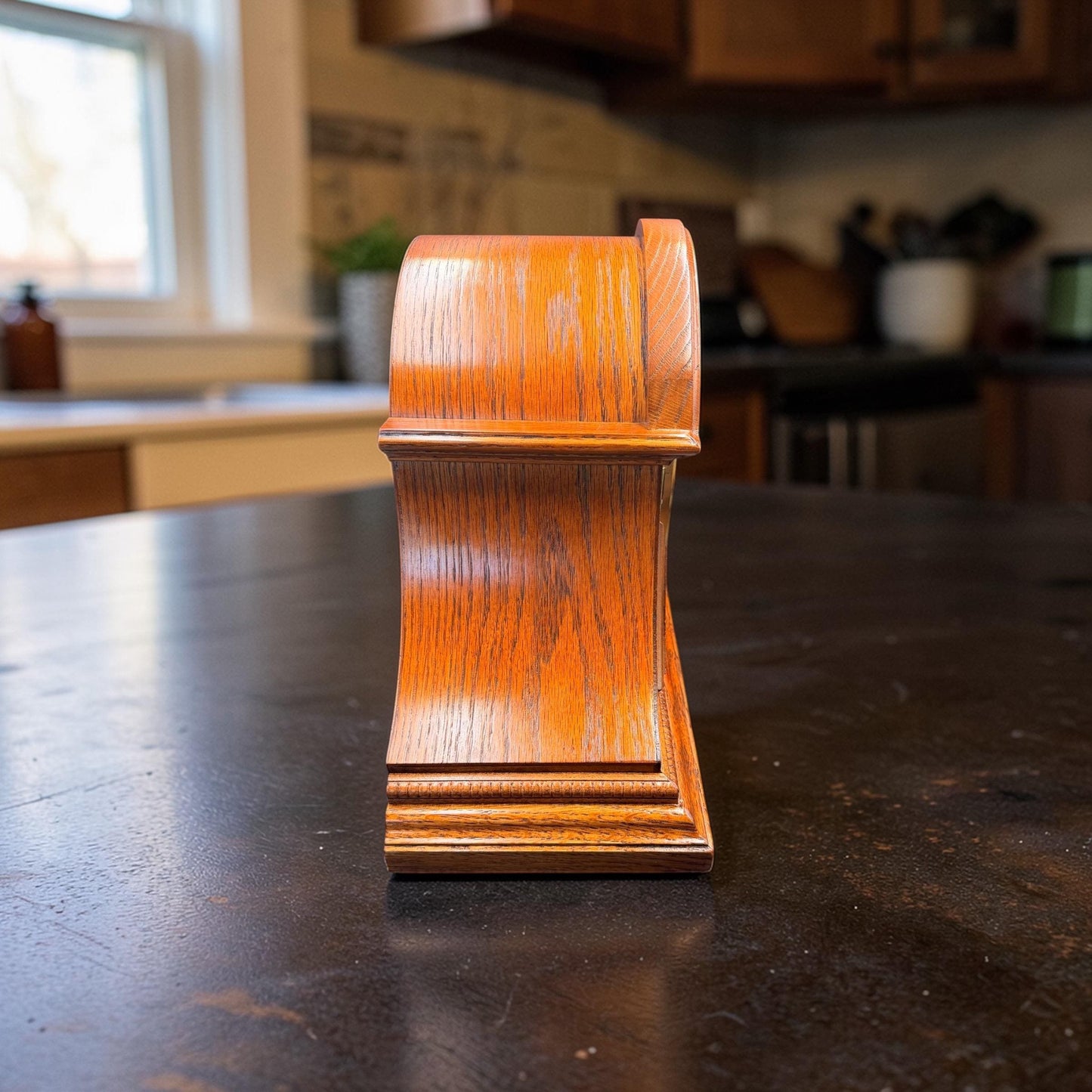 Howard Miller Worthington 613-102 Mantel Clock Kieninger Westminster Chime Key Wound Oak Burl Inlay