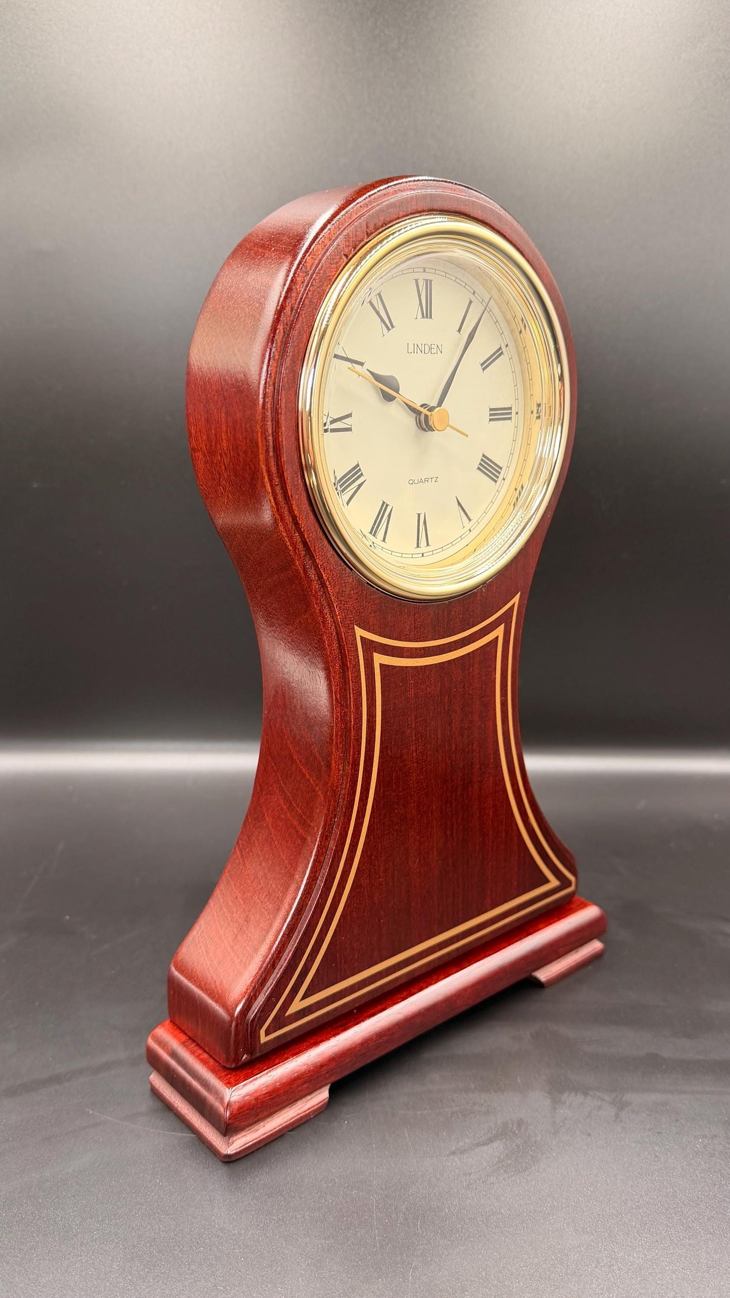 Linden Mahogany Mantel Clock – Elegant Roman Dial – Pristine Condition
