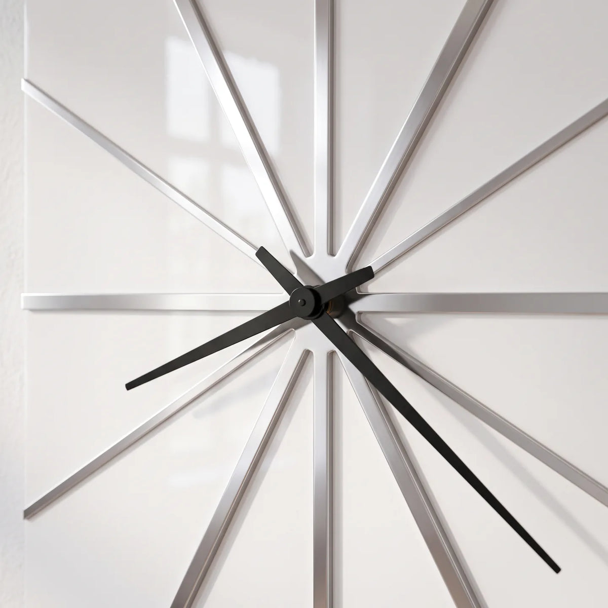 Howard Miller Zander Wall Clock 625616 - manufacturer view 3